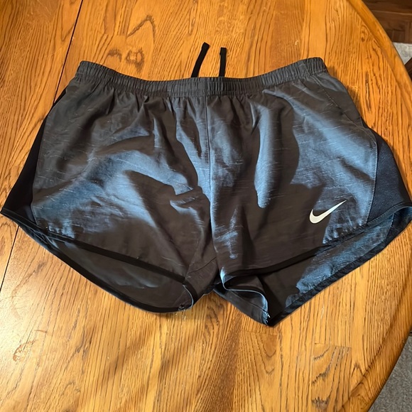 Like New Nike shorts - Picture 1 of 6
